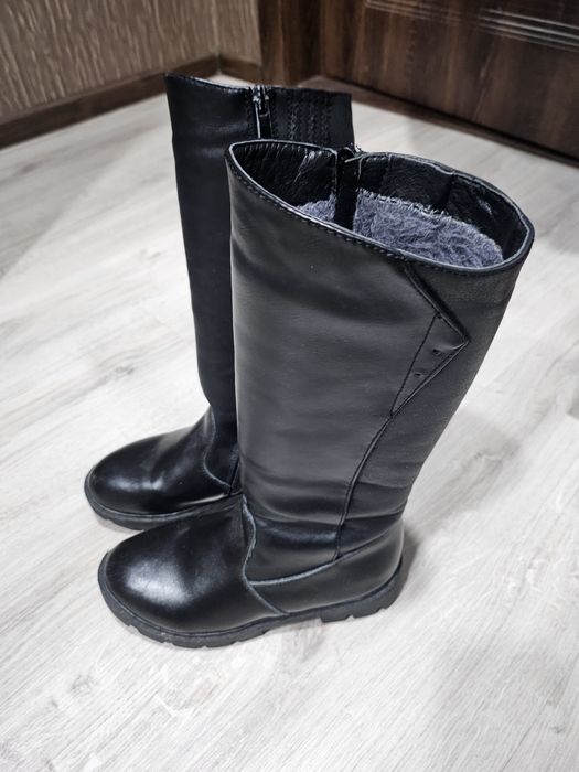 Продам зимние сапоги на девочку