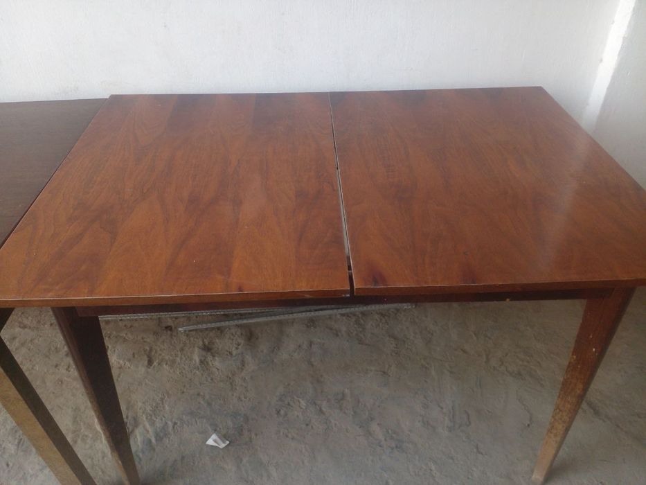 Продаётся стол в хорошем состоянии.