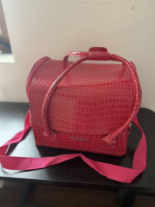 Geantă roșie, încăpătoare