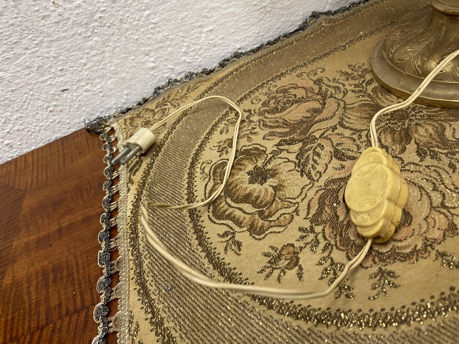 Френска порцеланова лампа с месингова основа