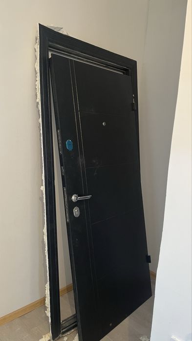 Дверь входная б/у