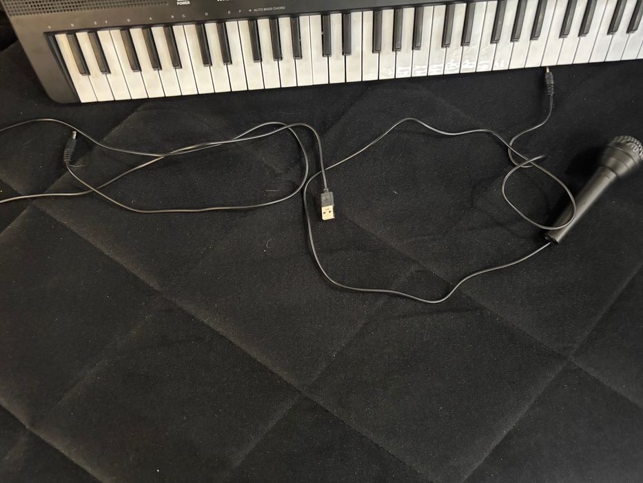 Преносимо 61-клавишно Пиано