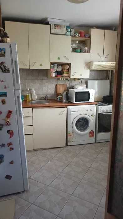 vand garsoniera,vis a vis de  mall vitan, proprietar