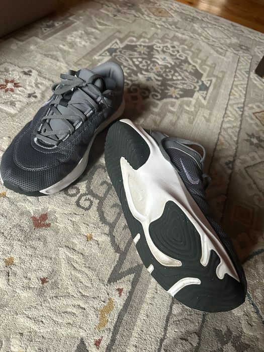 Кроссовки Найк Legend Essential 3