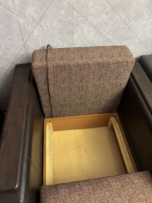 Кресло с пуфиком