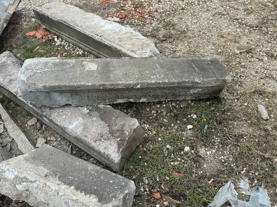 Каменни стъпала.