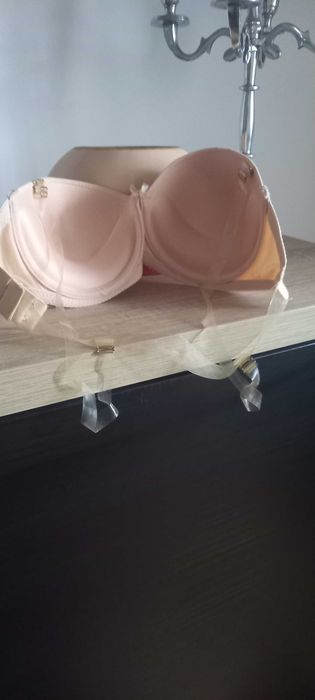 Sutien Morea Secret, mărimea 38 pentru rochii cu spatele decoltat