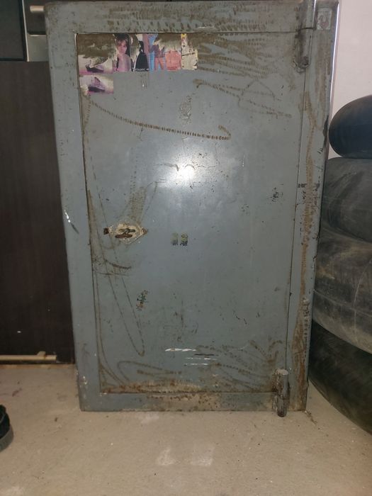 Сейф серый  80*50*45 см