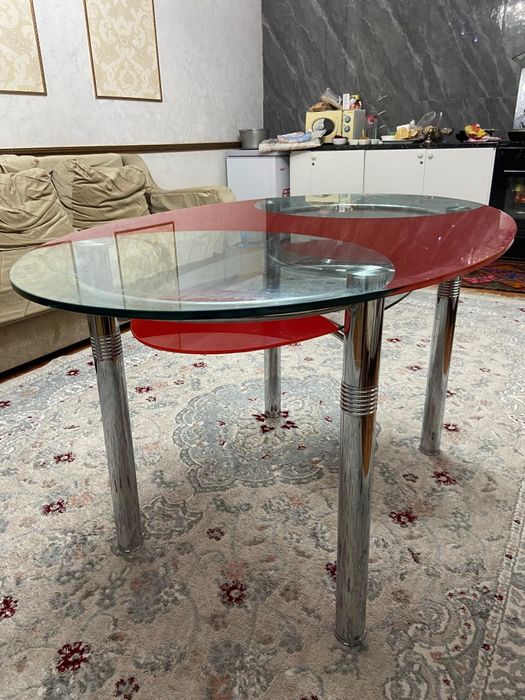 Продаётся обеденный стол