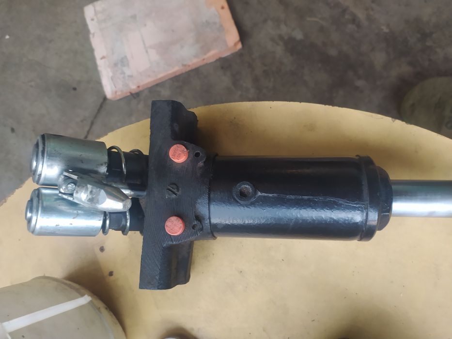 Продам гидравлический цилиндр. От домкрата.