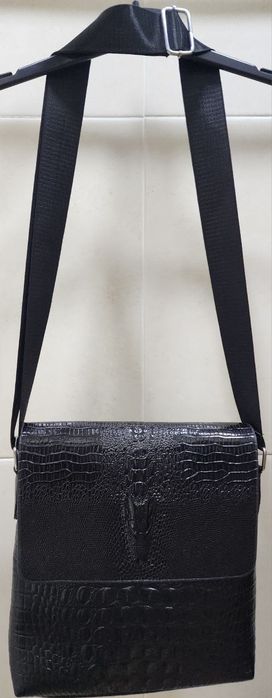 Сумка  черная на ремне
