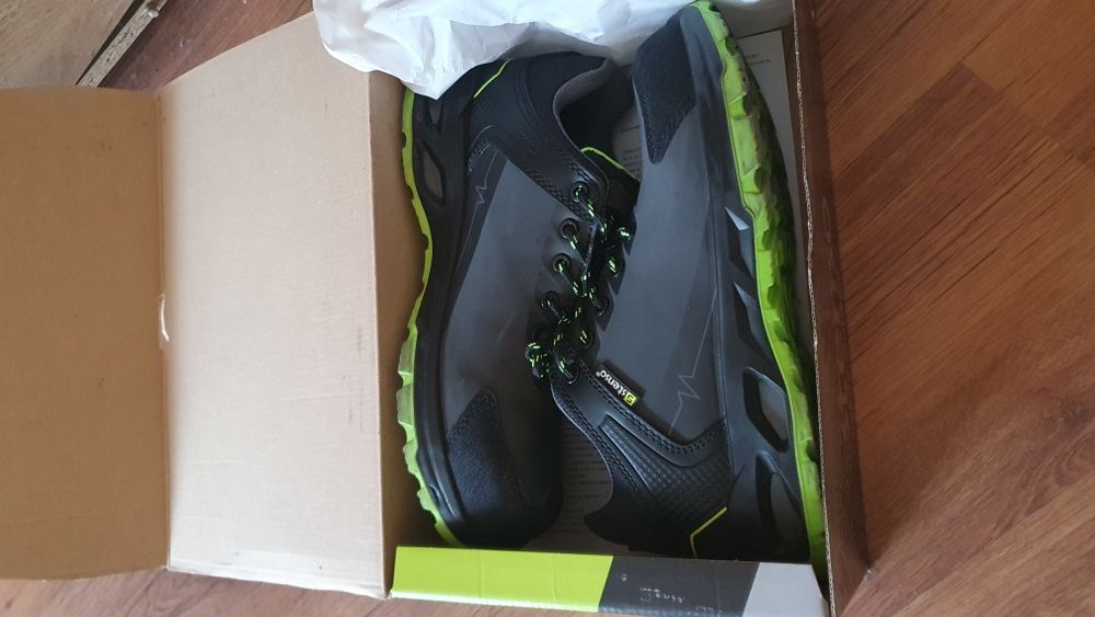 продавам обувки красовка 41 размера е добър размерът не ми пасна затов