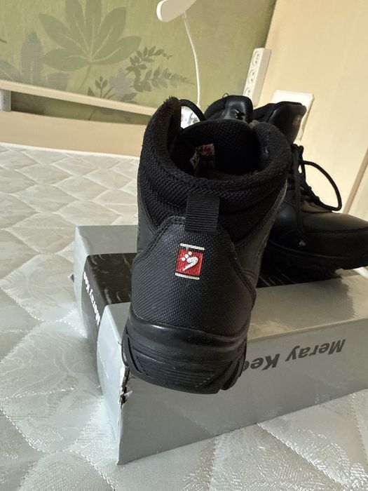 Продаются зимние ботинки