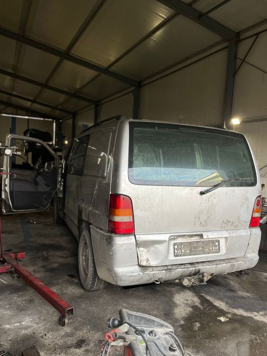 Dezmembrez Mercedes Vito 2.2 Diesel