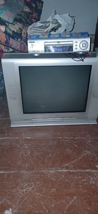Rosiskiy eski telivizor sotiladi