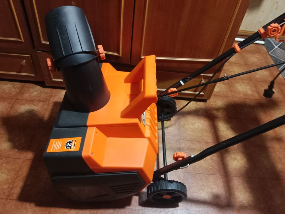 Продам снегоуборщик