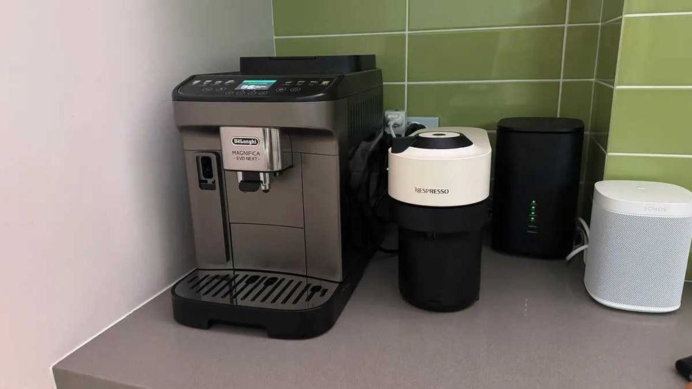 Кофемашина DeLonghi  – стильная быстрая и ароматный кофе в наличие