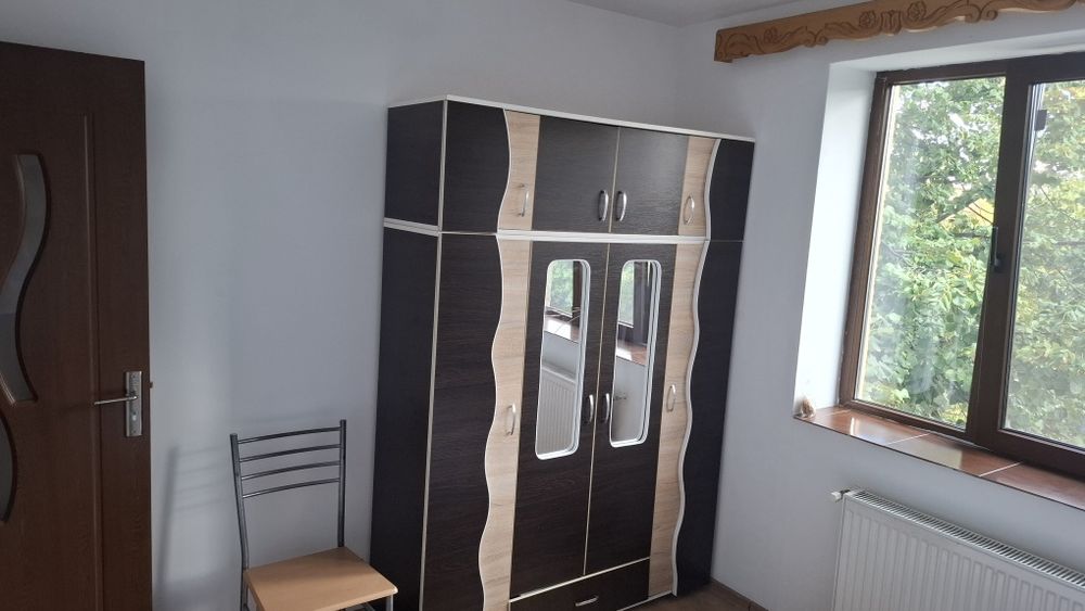 Închiriez apartament