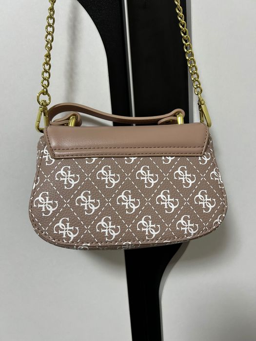Нова Мини дамска чанта Guess. Доказан Произход Guess Europe Sagl, 2022
