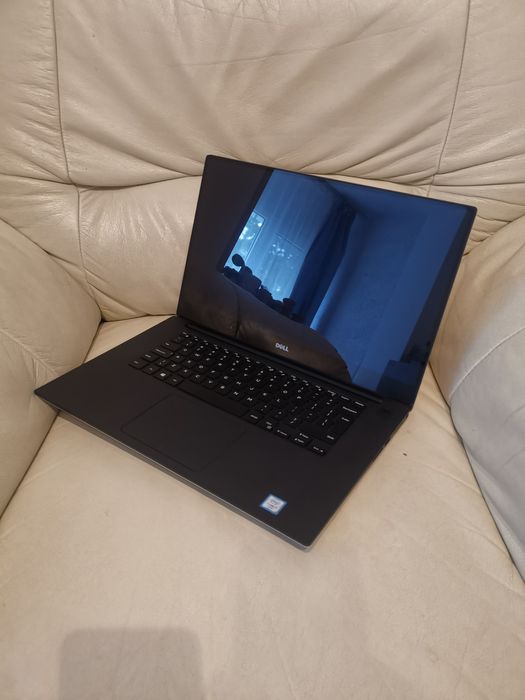 Dell xps 15 9550 core I7 display Touchscreen 4 K, video dedicat, ssd  m2