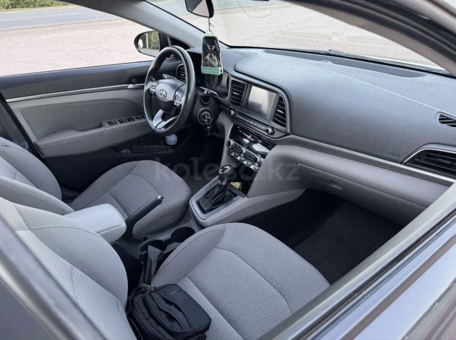 Hyundai Elantra 2019 года