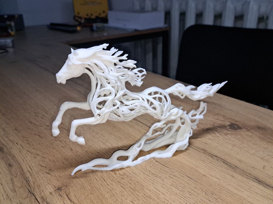 3D Bosma Dekorativ Ot Haykali – Zamonaviy Dizayn