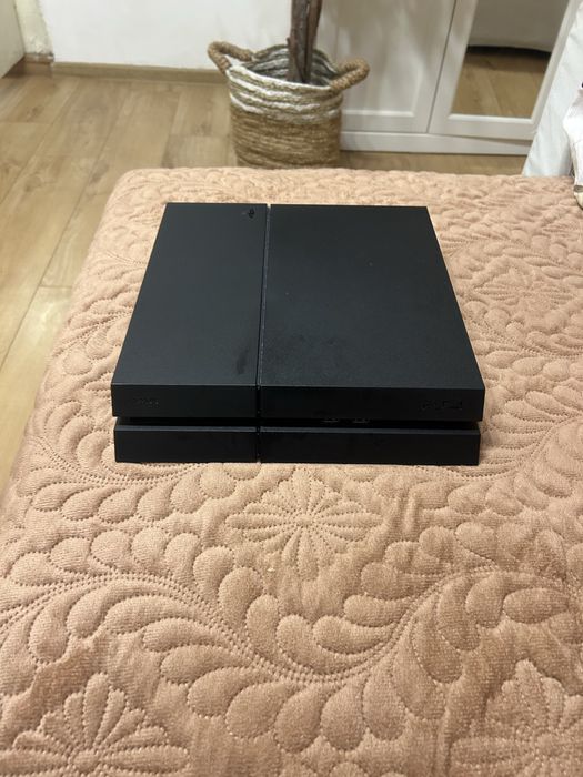 Vand Ps4 Pro de 1T plus un joc cadou