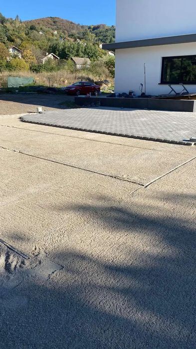 ПИЖО БРИГАДА ЕООД Предлагаме професи строителни и хамалски услуги:  * Асфалтиране на дворове, алеи и площадки * Полагане на павета и тротоарни плочки
