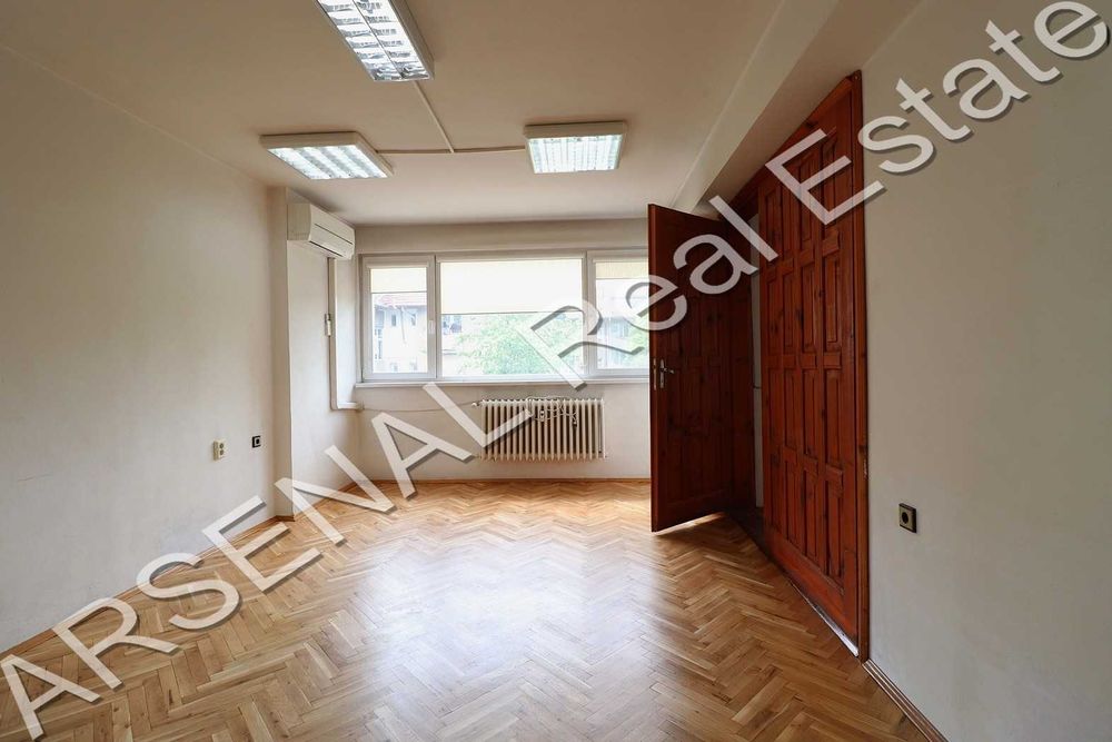 Дава се под наем Четиристаен апартамент в София, Център - 135 кв.м за 700 € - Снимка #5