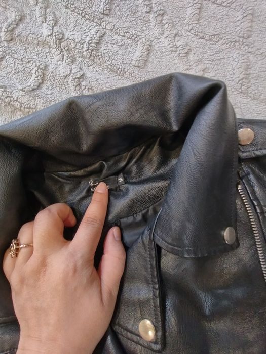 Продам кожанку куртку