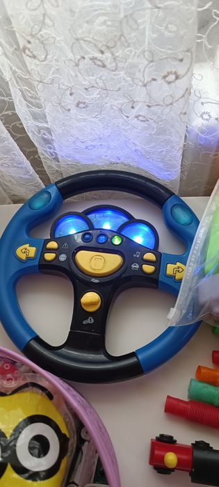 Отдам игрушки,обувь и вещи 5000