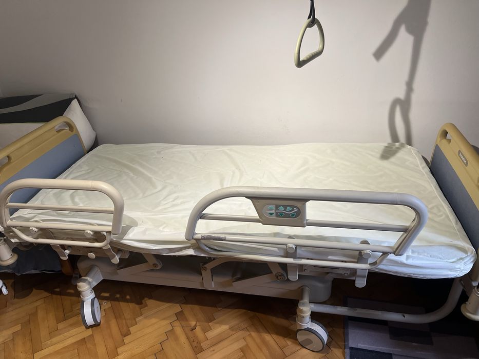 Pat de spital pentru ingijire pacient imobilizat