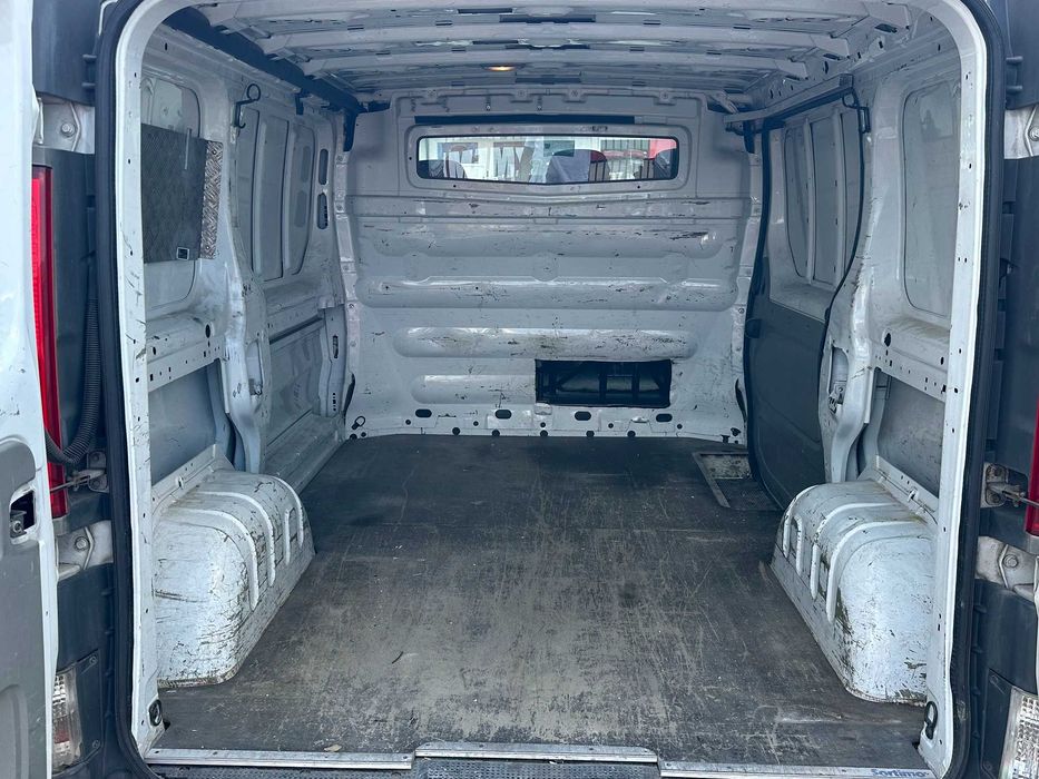 Opel Vivaro 2,0 cdti 2009 cu aer conditionat accept variante !