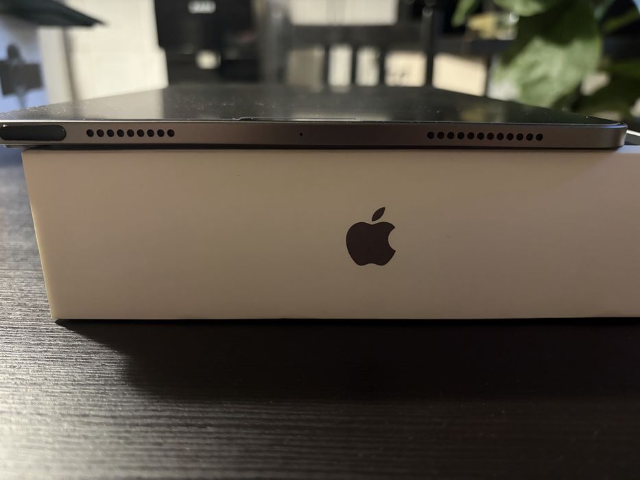 IPad Air 5 - procesor M1 si Apple Pencil 2