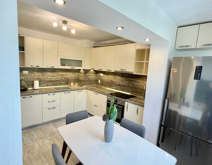 Дава се под наем Тристаен апартамент в Варна, Цветен квартал - 94 кв.м за 699 € - Снимка #2