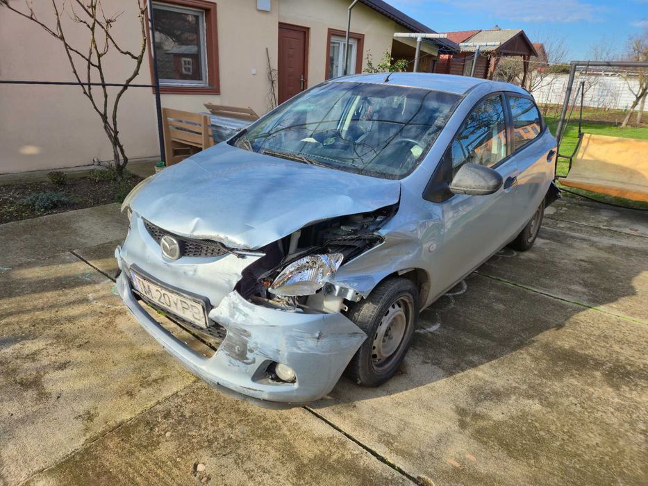Mazda 2 / Motor 1.3 benzina / An 2008 avariata