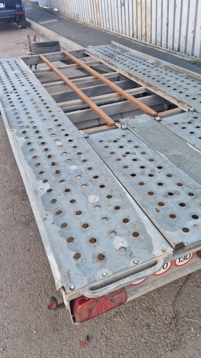 Închiriez platformă auto