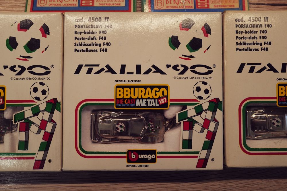 Suvenir vintage fotbal ITALIA 90 Ciao F40 Burago si Bertoni NOI