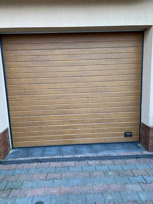 Usa garaj de vanzare