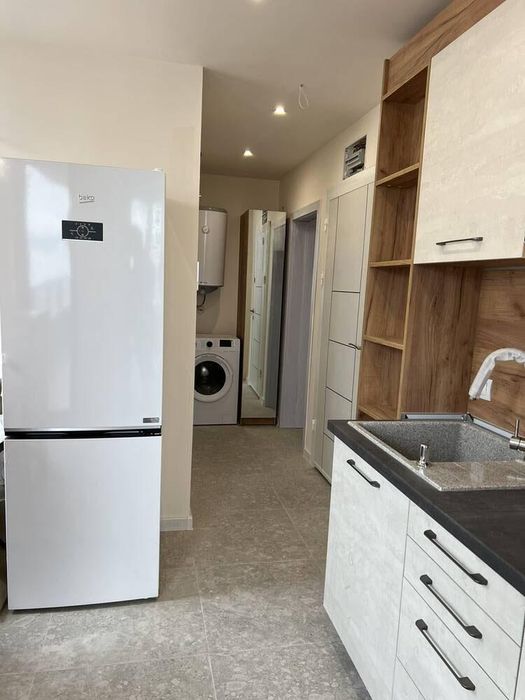 Продава се Хотел в Бургас, Долно Езерово - 600 кв.м за 1250 €/кв.м - Снимка #2