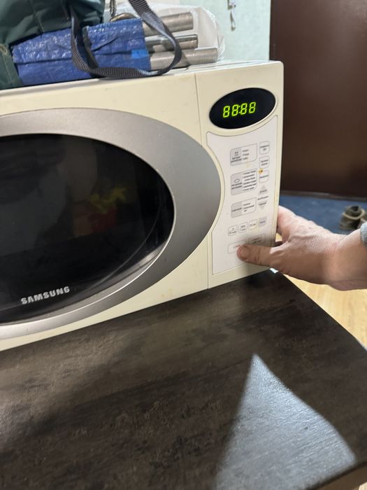 Отдам не рабочую микроволновую печь