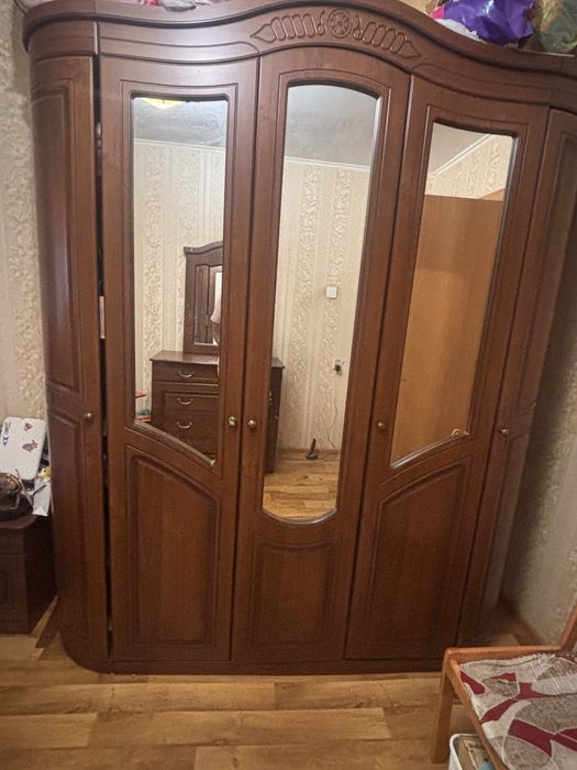 Продаю спальный гарнитур .