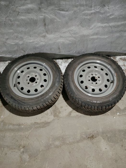 Продам шипованную резину