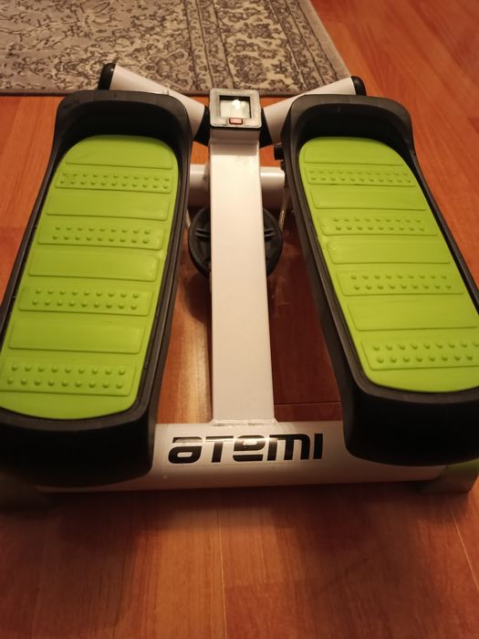 Тренажёр для ног степпер.