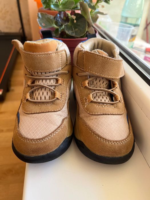 Боти на зара за момче