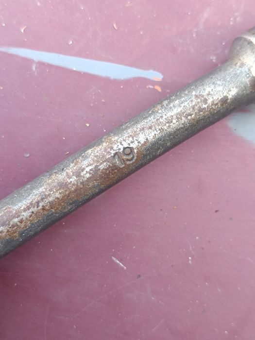 Крестовой балонный ключ