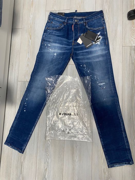 Продавам дънки Dsquared2 нови