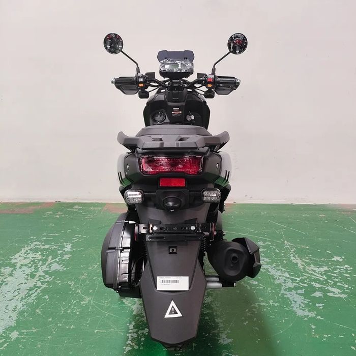 Новый бензиновый скутер Танк