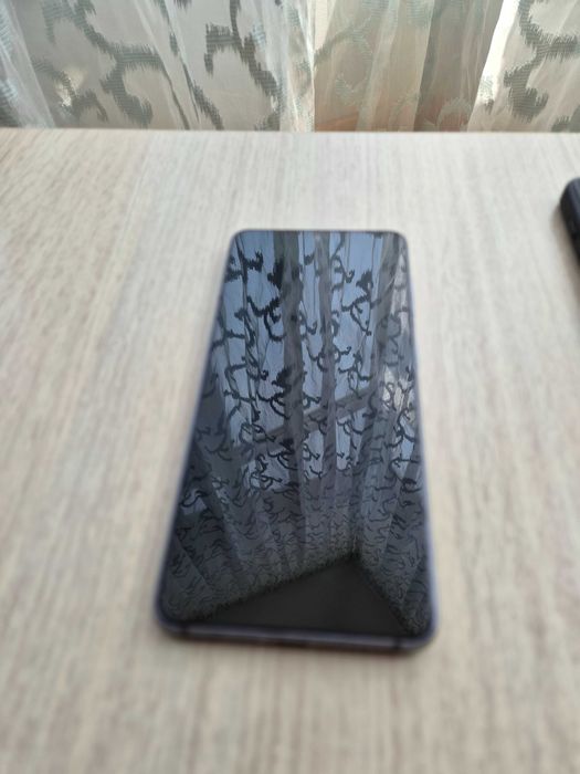 Samsung Galaxy S21 5G 256 GB перфектен