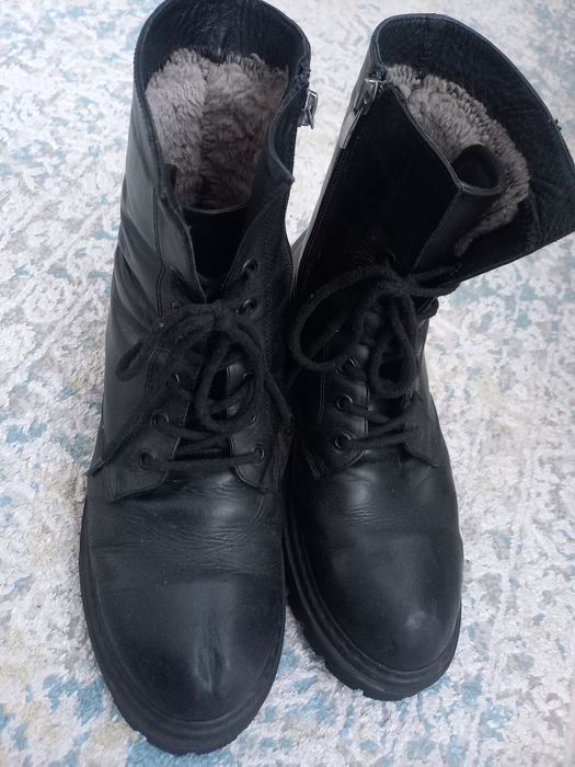 Продается зимняя женская обувь
